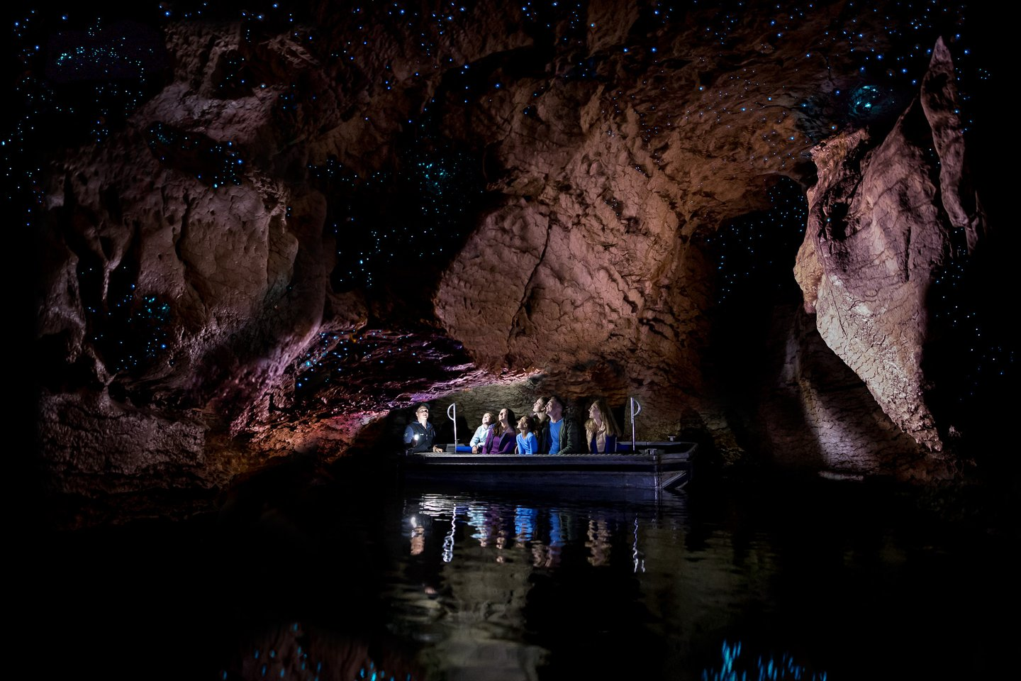 glowworm cave lake te anau