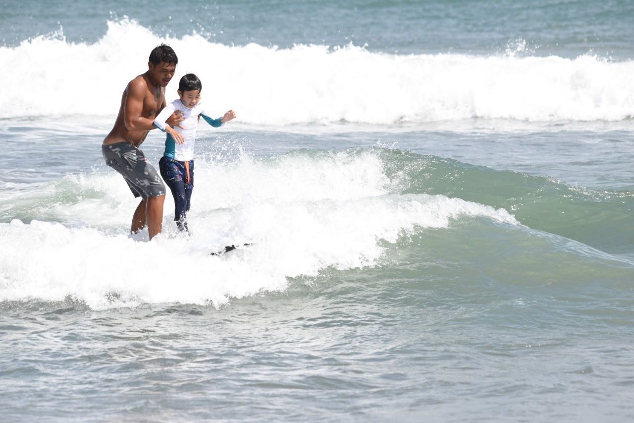 nuna surfing school - kid lessons