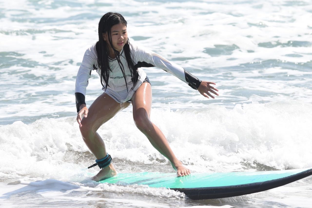 nuna surfing school - kid intermediate lessons