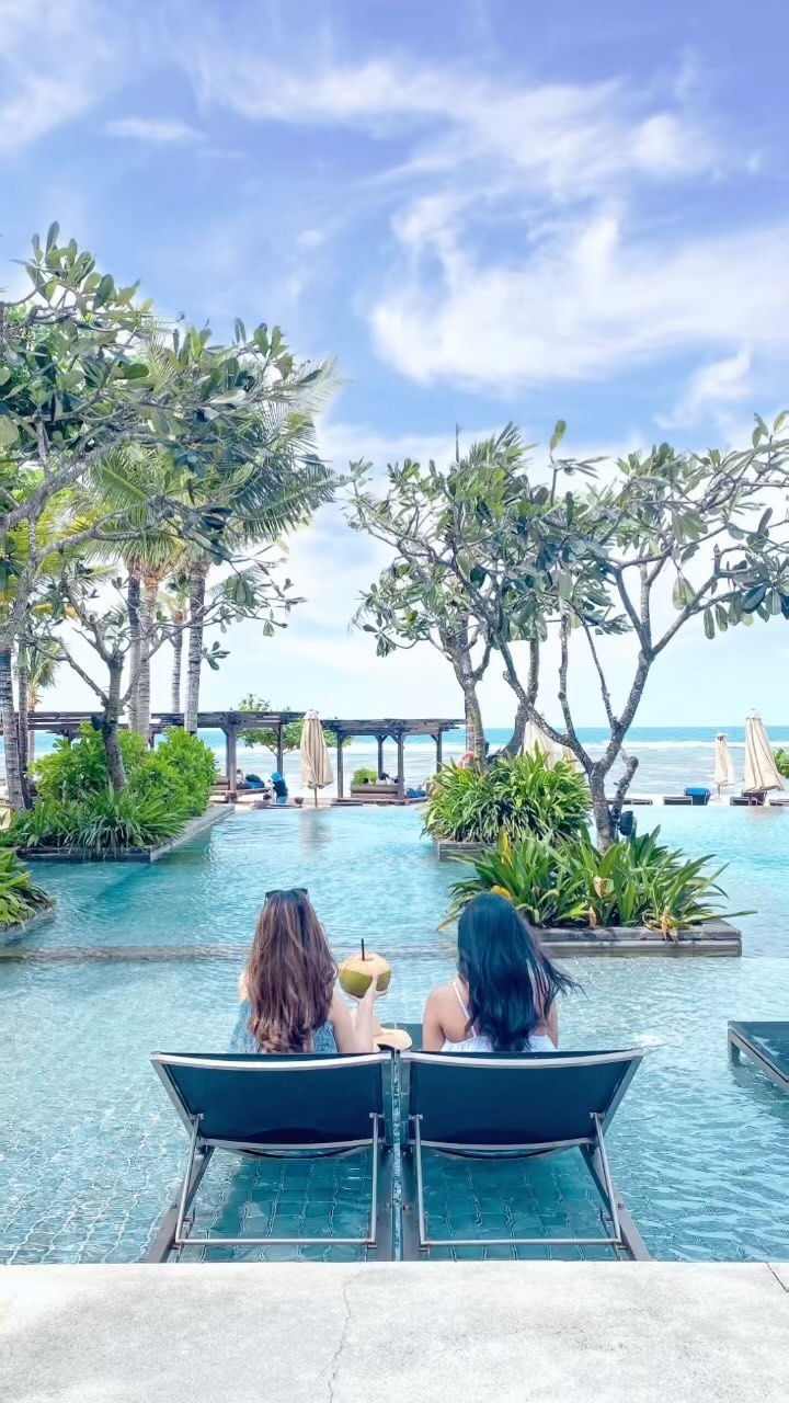 luxury hotels near Singapore - Ritz Carlton Bali
