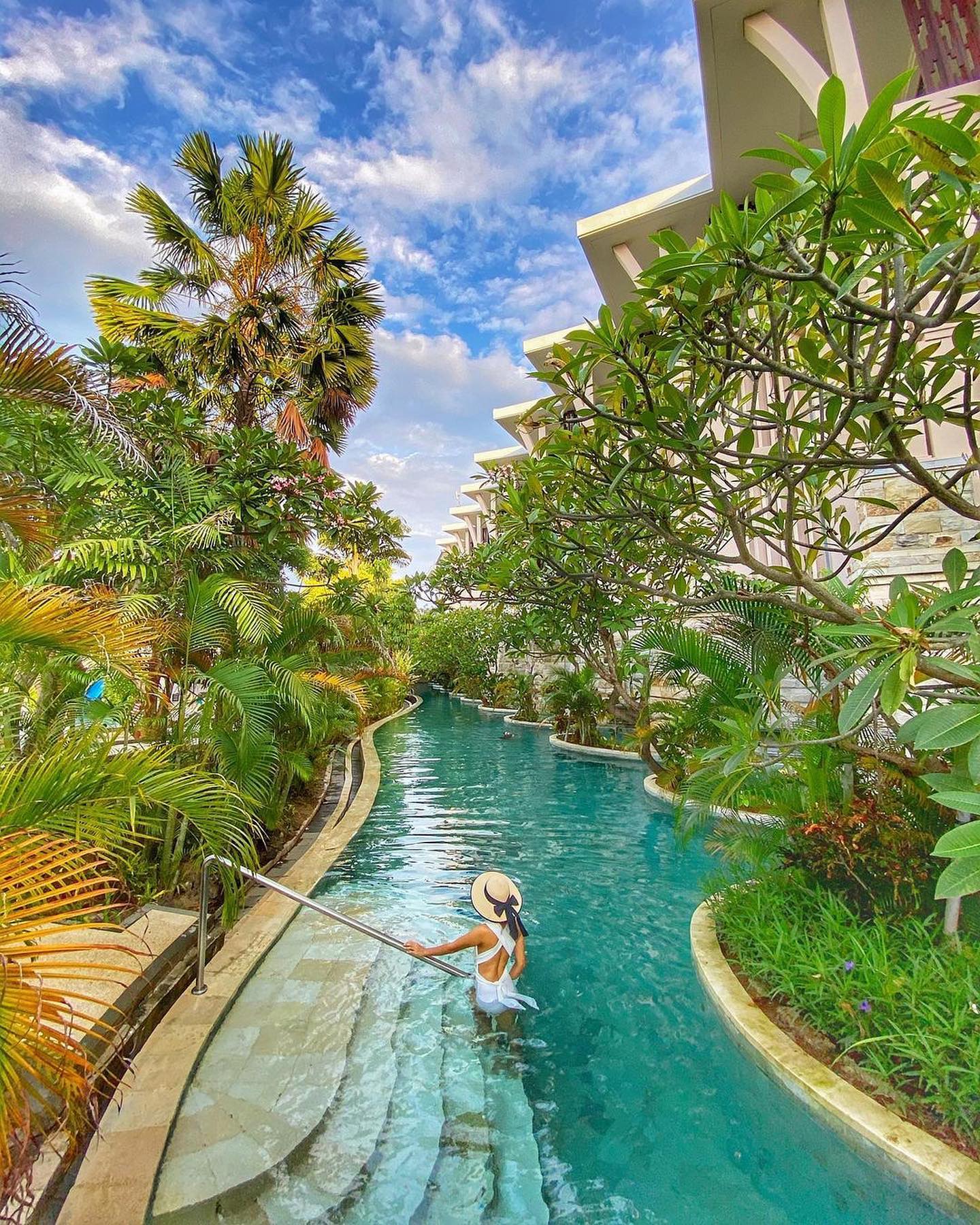 luxury hotels near Singapore - Sofitel Bali pool