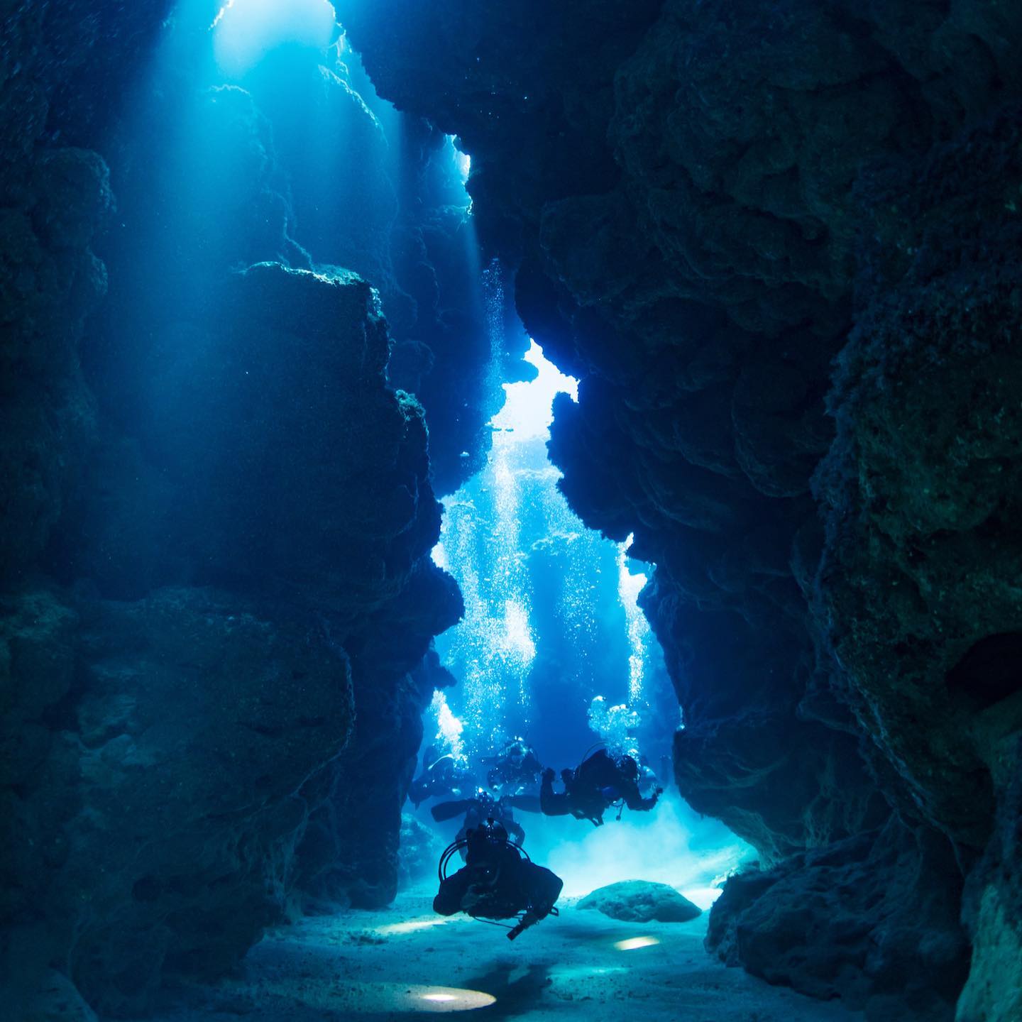 japan-blue-cave