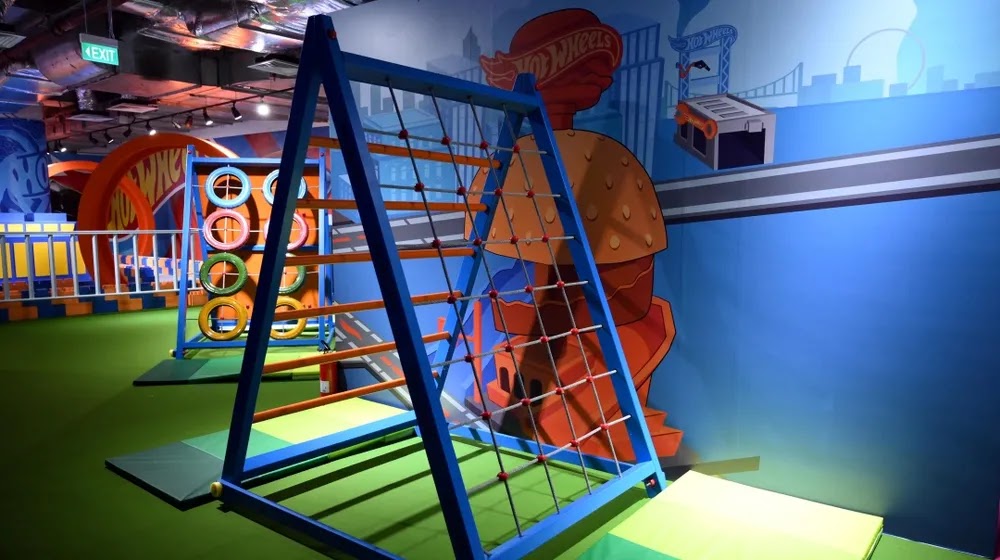 Mattel Playhouse hot wheels playground