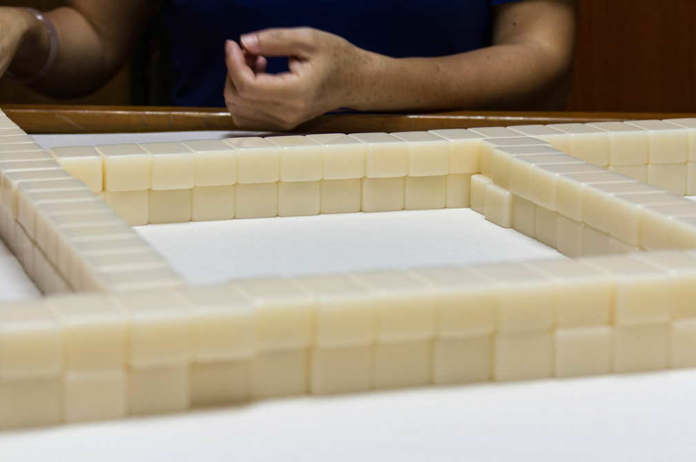 how to play mahjong - building rows