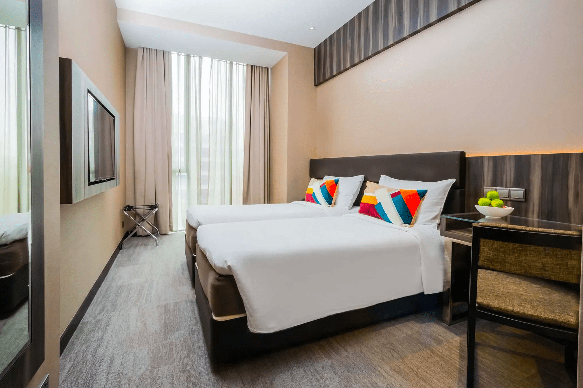 Aqueen hotel paya lebar room - heartland hotels