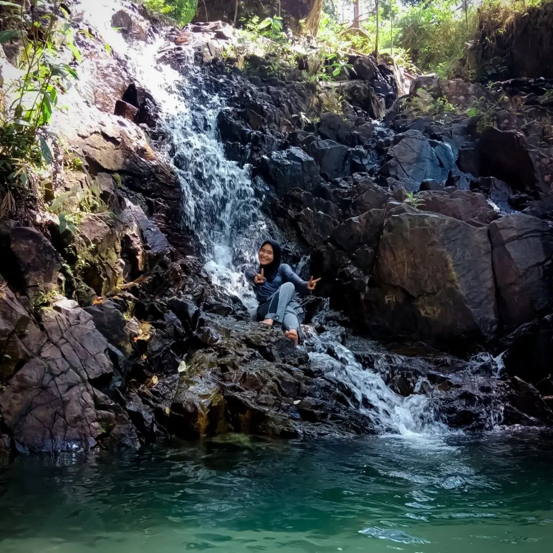 karimun island pongkar waterfall air terjun desa