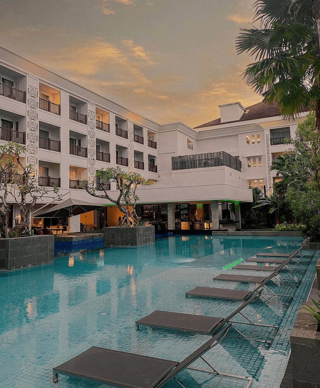 Grand Mercure Bali Seminyak outdoor swimming pool