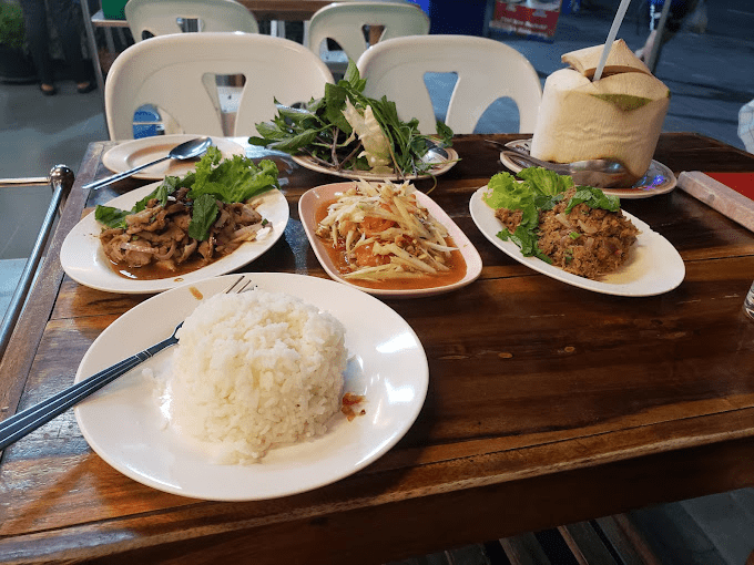 Bangkok Supper jae daeng thai-esan dishes