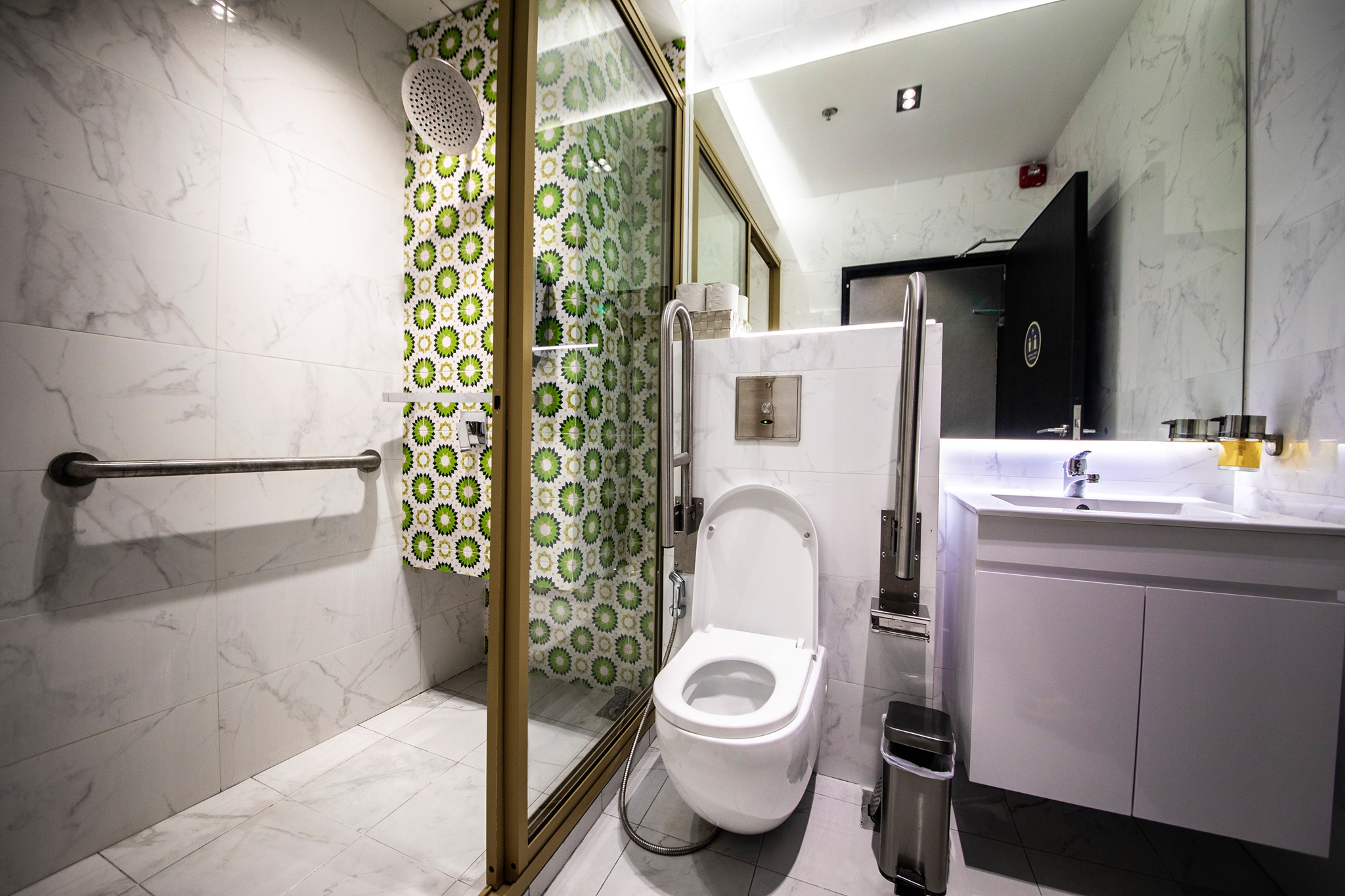 Cube Boutique Capsule Hotels - Kampong Glam bathroom