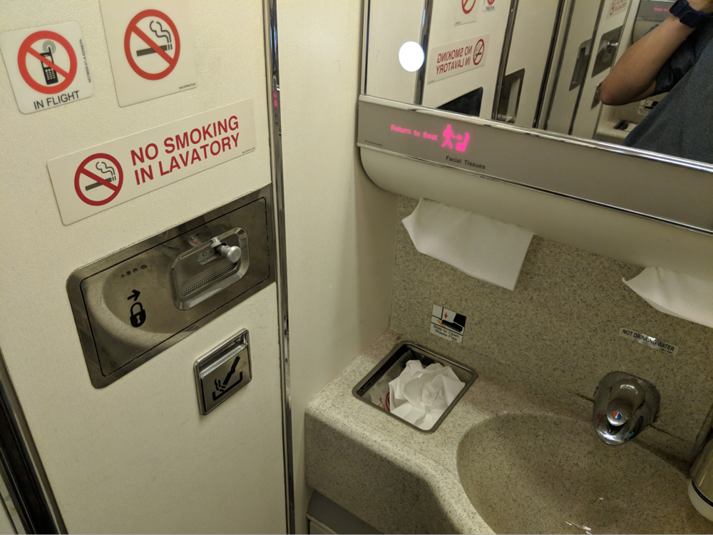 No smoking sign on aircraft lavatory