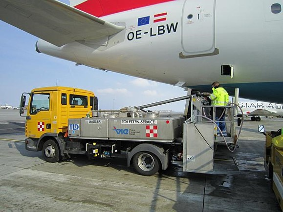 Airline myths - Aircraft waste disposal truck