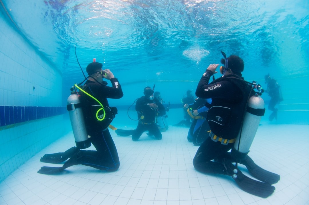 scuba diving learning in a pool