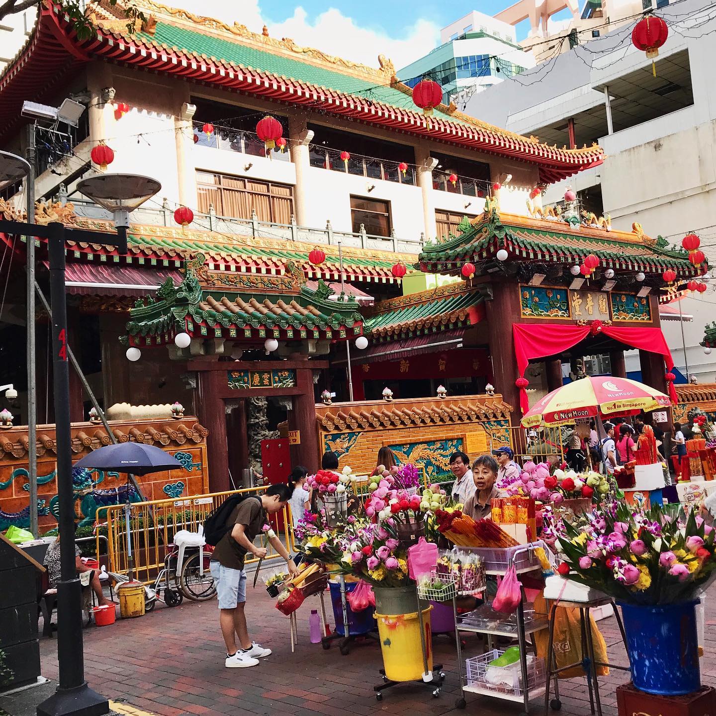 Kwan Im Thong Hood Cho Temple - Flower Vendors