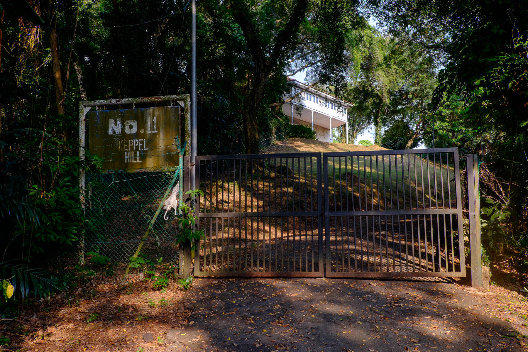 abandoned mansions - no.11 keppel hill house entrance