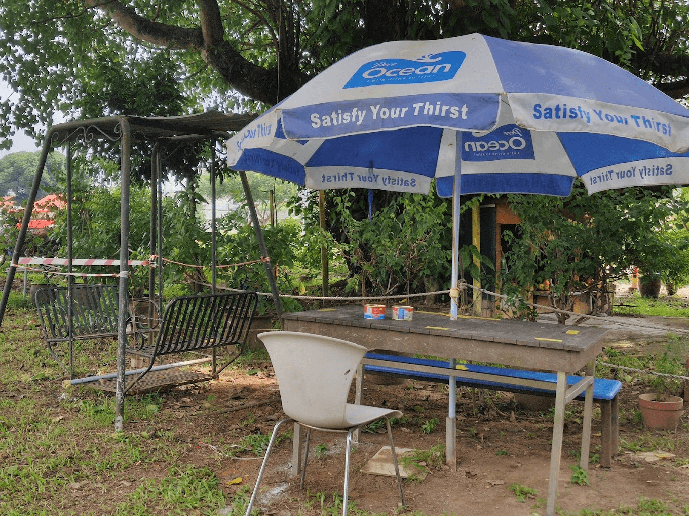 Boh Geh Uncle Canteen - outside seating area