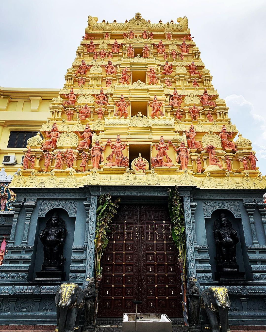 hindu temples singapore Sri Senpaga Vinayagar Temple front view of the temple