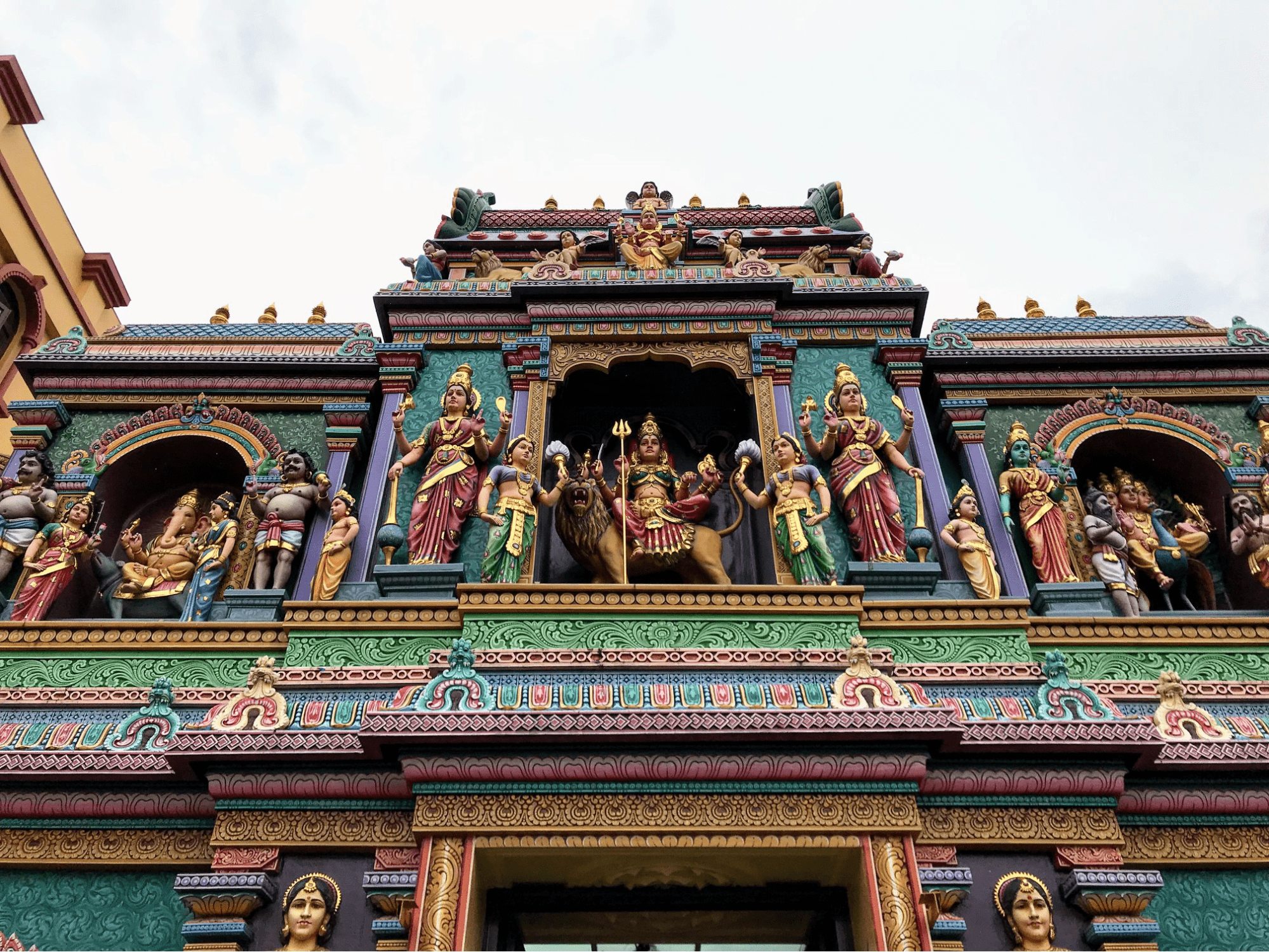 hindu temples singapore Sri Vadapathira Kaliamman Temple smaller gopuram