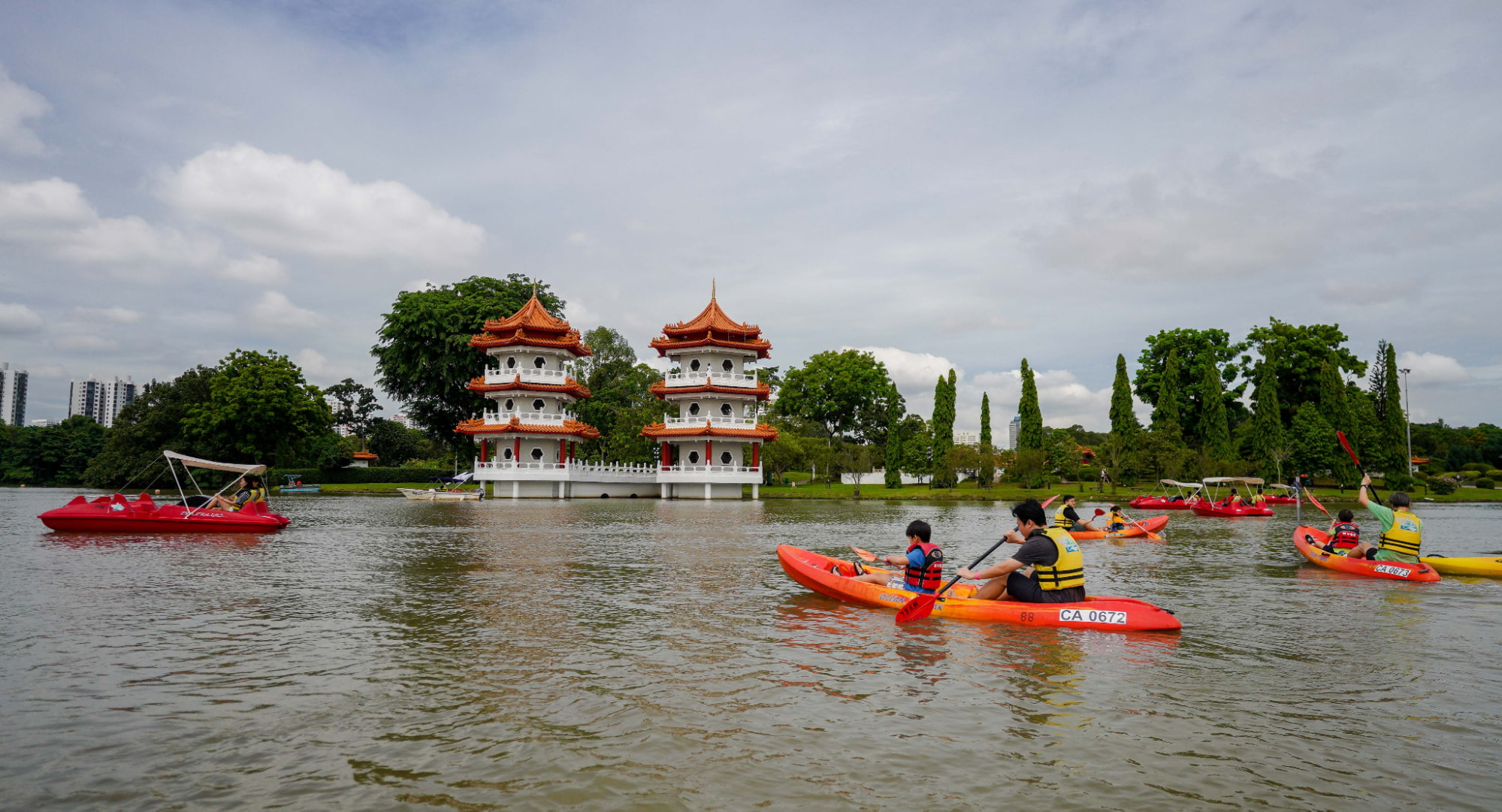 kayaking at jurong lake gardens