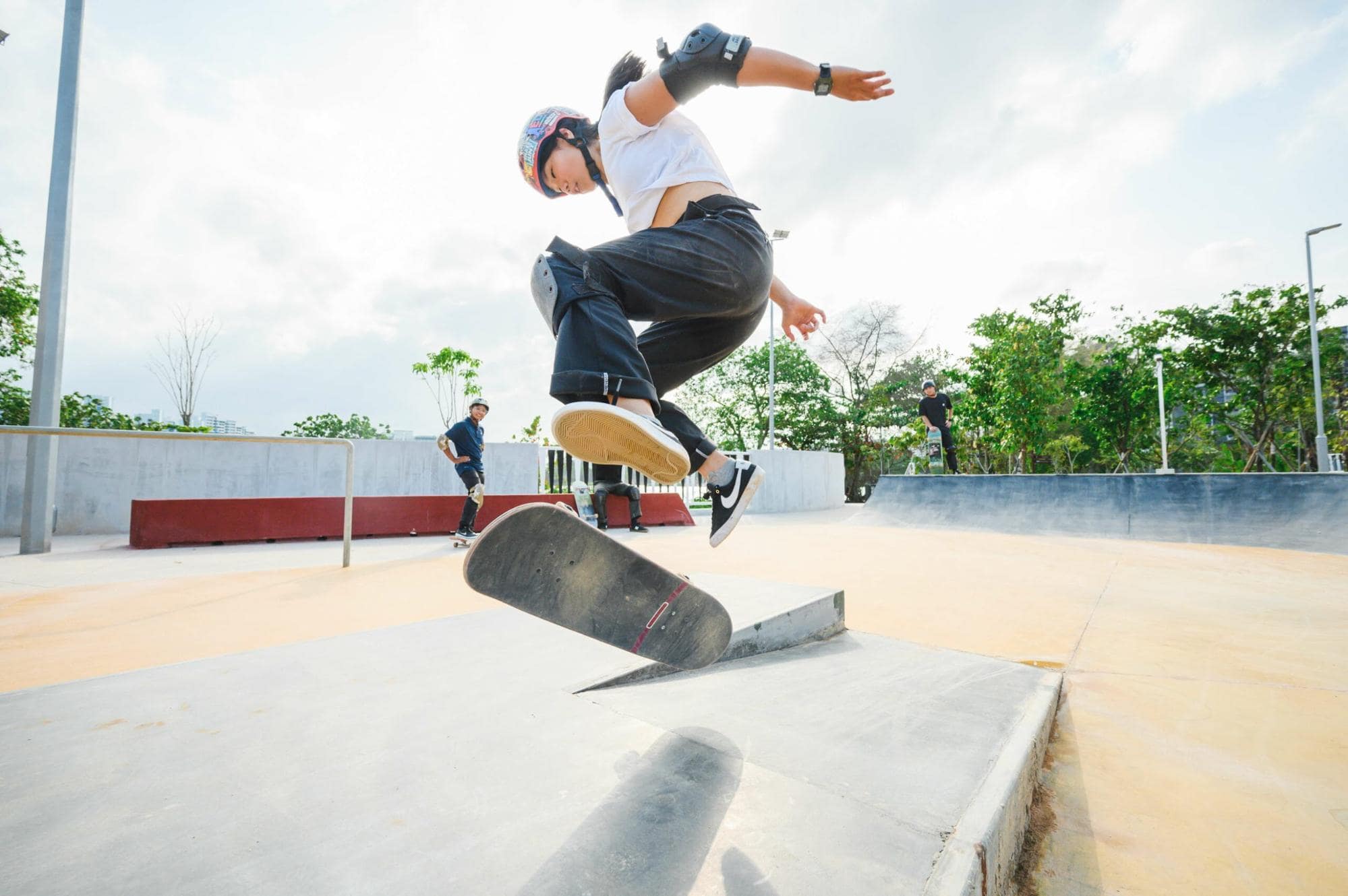skateparks in singapore-Skatepark at Lakeside Garden skateboard girl