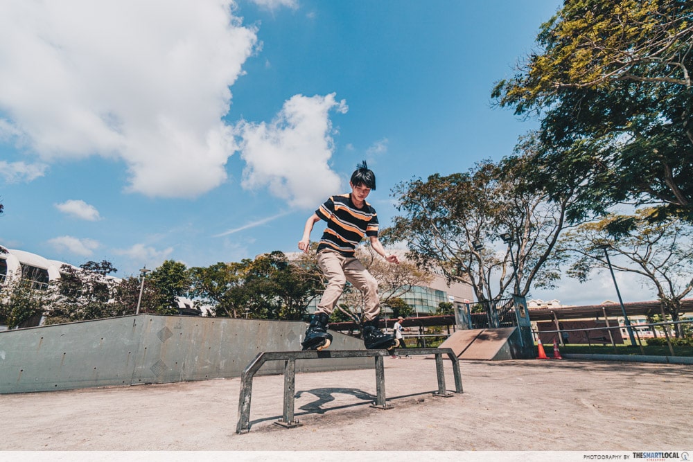 skateparks in singapore-tampines skatepark long flat rail
