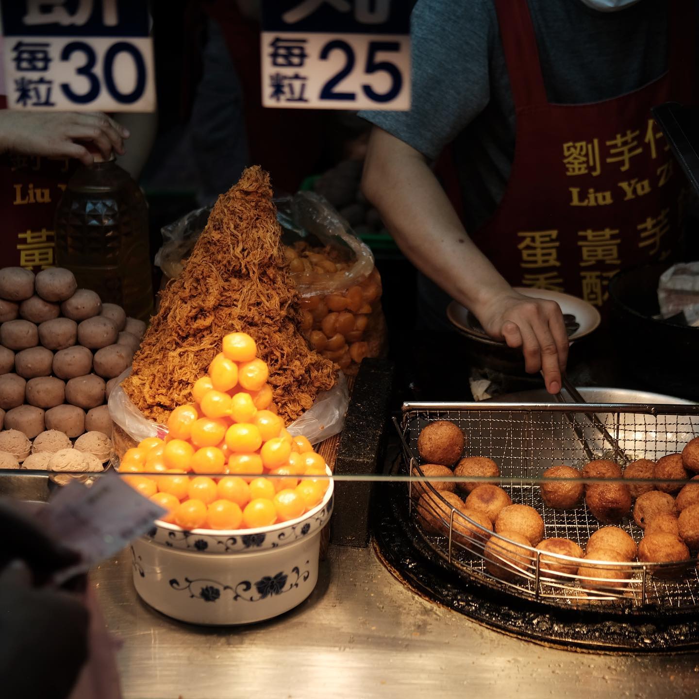 taipei things to do - taro balls liu yu zai ningxia night market