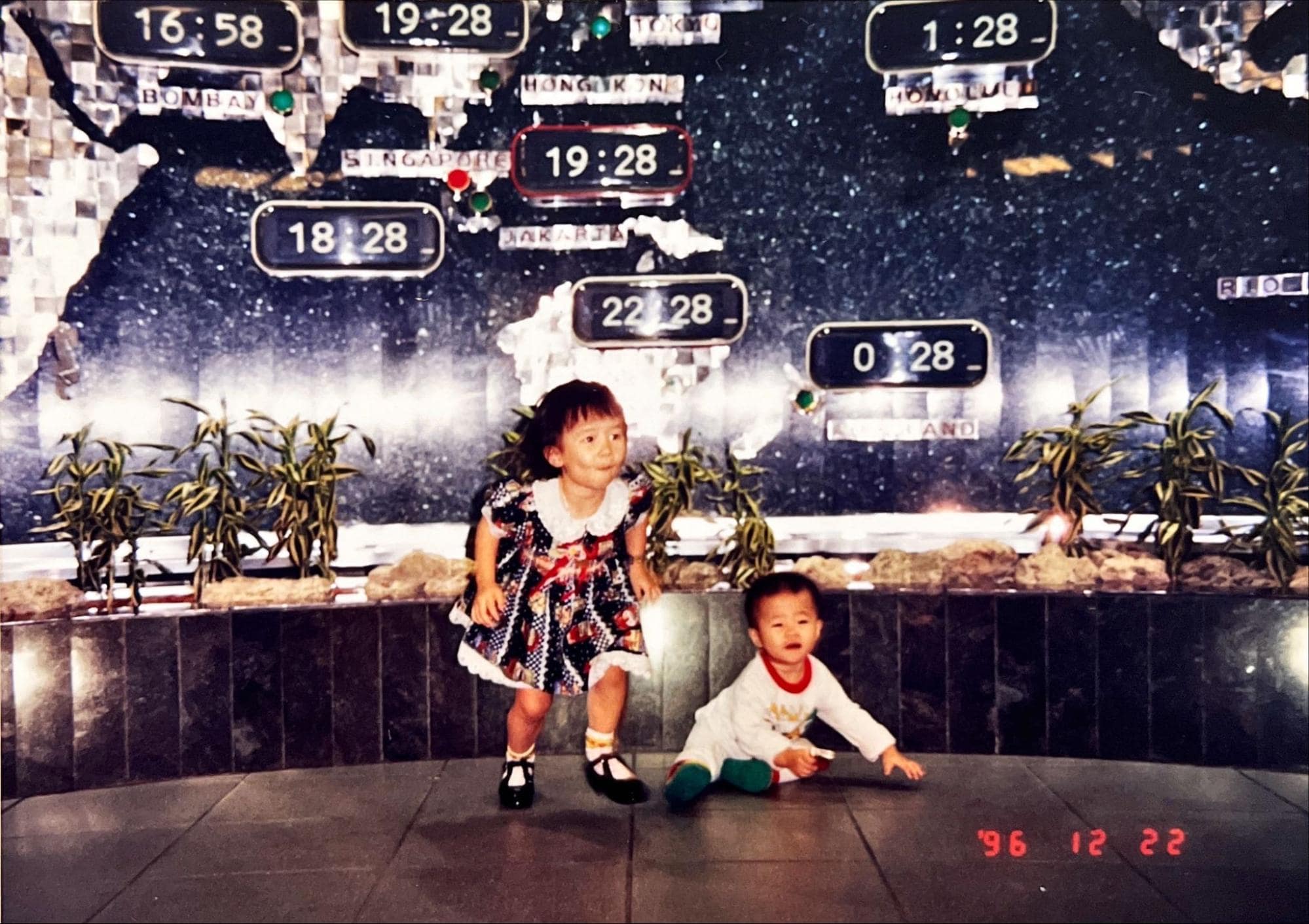 Changi Airport Iconic Spots world time chart babies