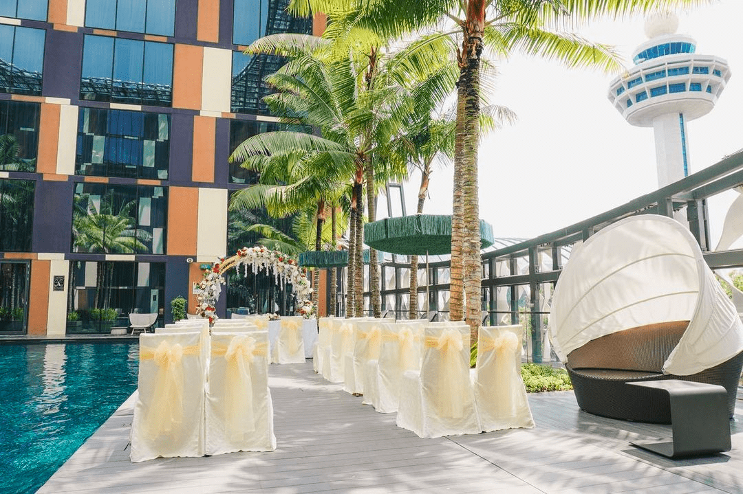 Unique Wedding Venues - Crowne Plaza Poolside