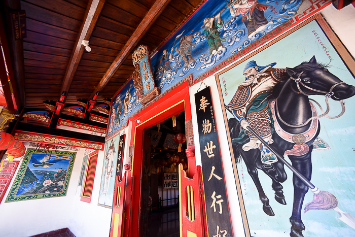 best temples in bali - ling gwan kiong temple deities