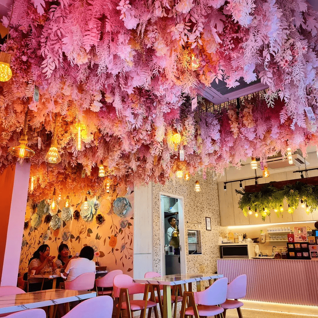 colour-themed cafes - gig cafe interior