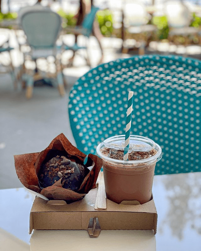 colour-themed cafes - singapore chocolate ice chocolate and pastry
