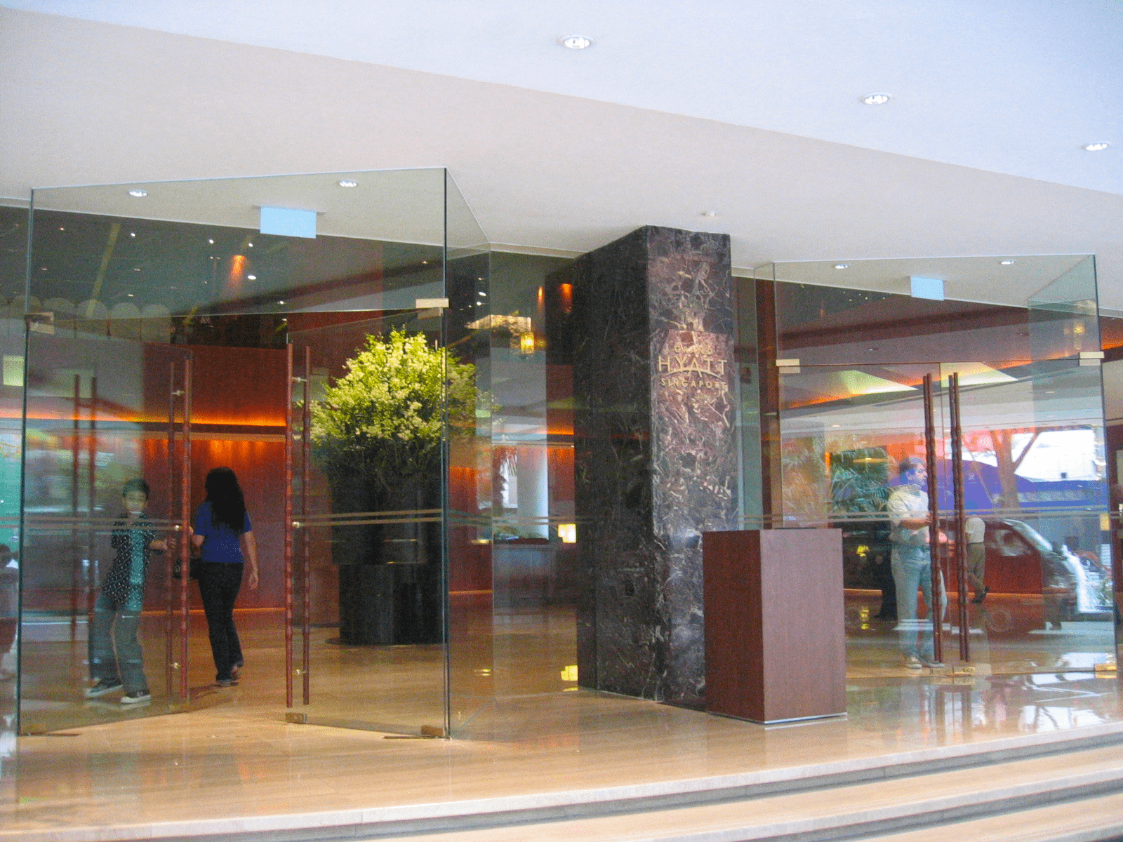 feng shui places in singapore - grand hyatt singapore entrance