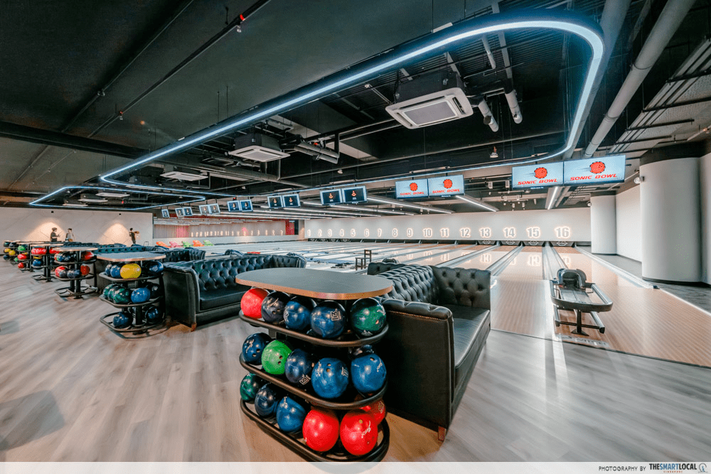 Sonic Bowl Choa Chu Kang - main bowling alley