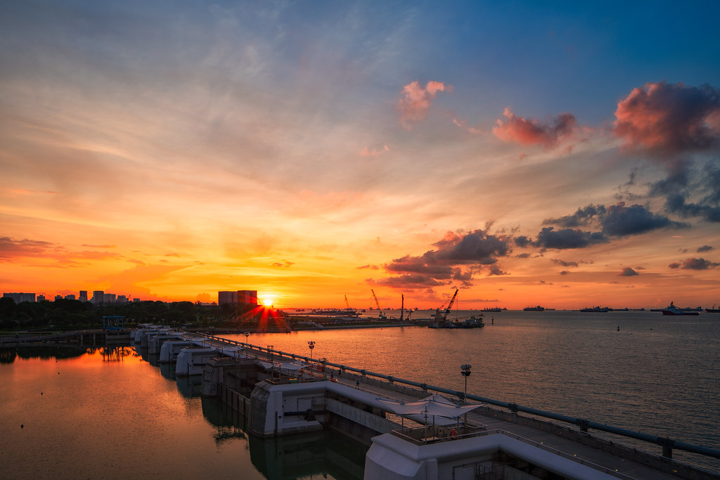 Sunrise & sunset spots in Singapore - Marina Barrage sunrise