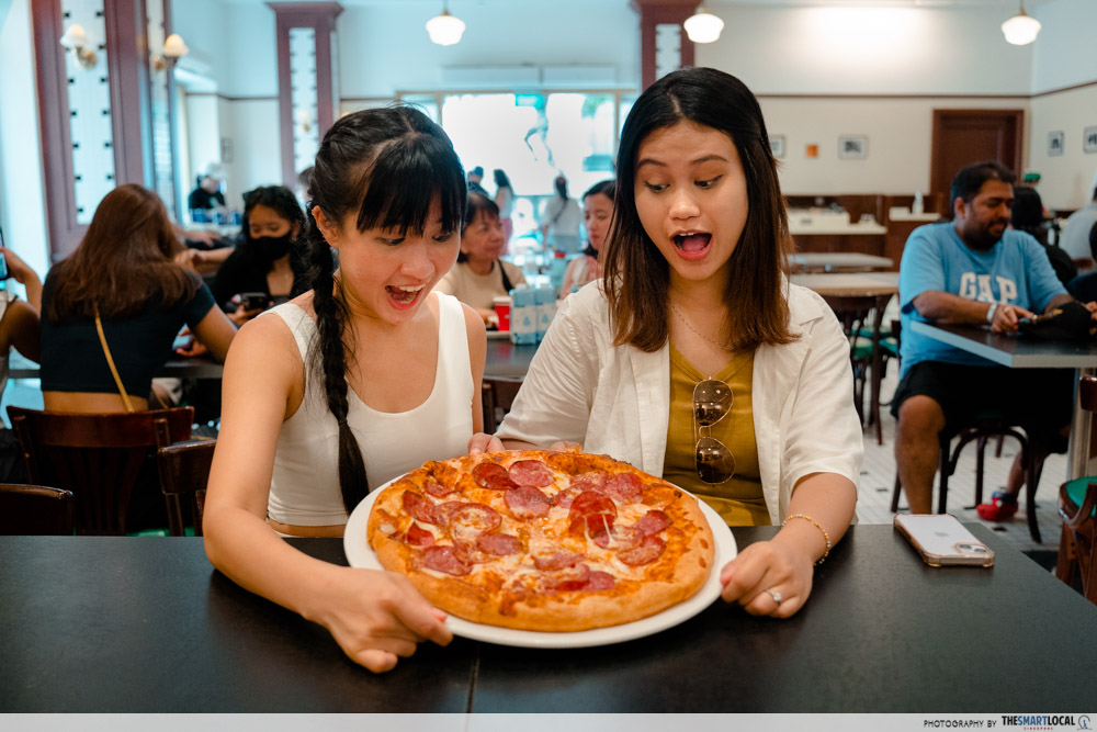 Universal Studios Singapore - Loui's Giant Pizza