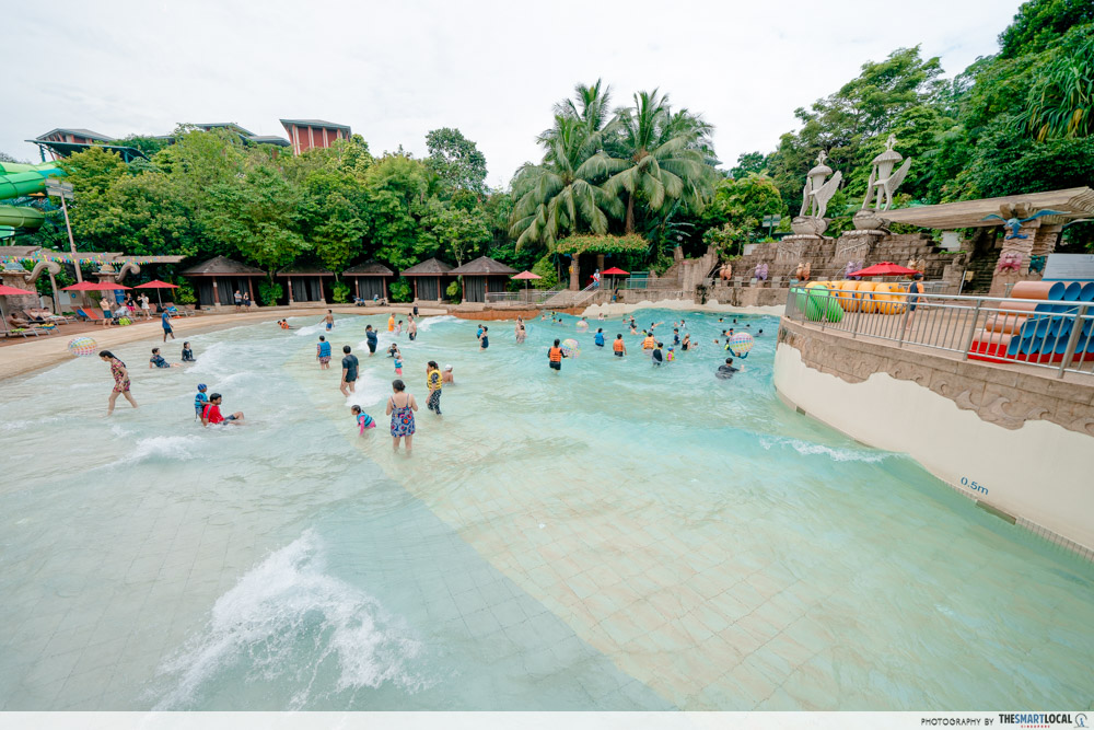 adventure cove waterpark - bluwater bay - waves