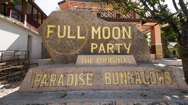 paradise bungalows stone sign