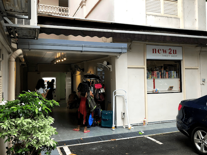 New2U - Store entrance