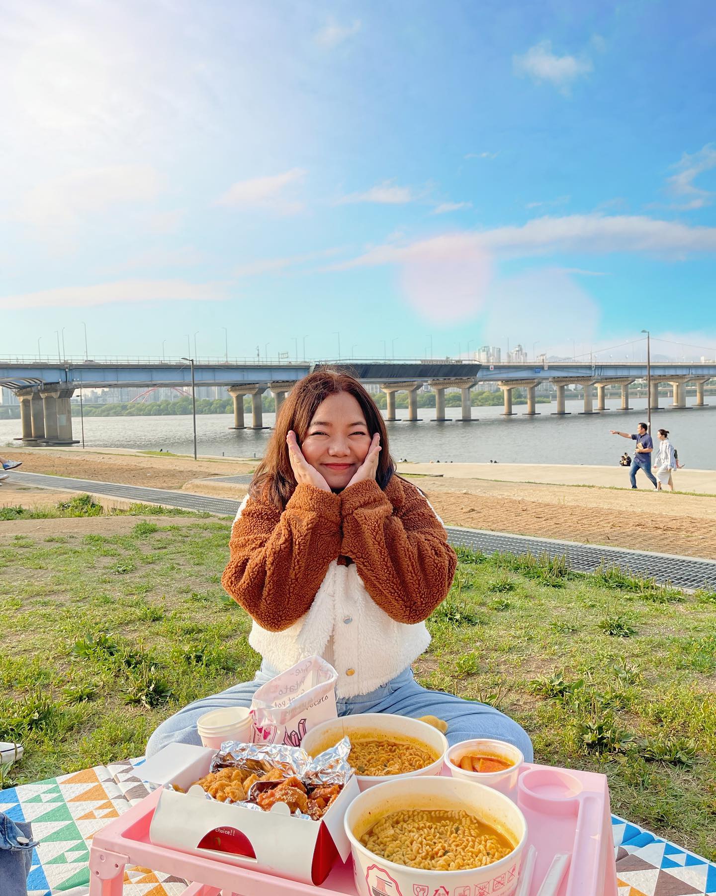 budget things to do seoul - yeuido park - picnic