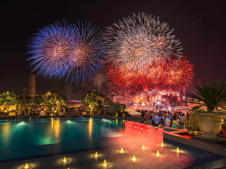 ndp firework hotels 2023 - jacuzzi - Fullerton Bay Hotel Singapore