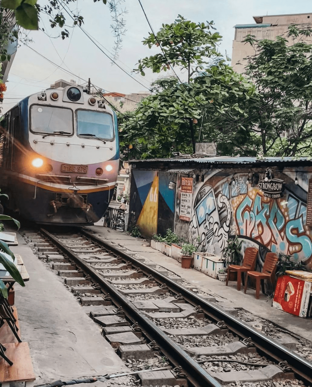 solo travel hanoi train