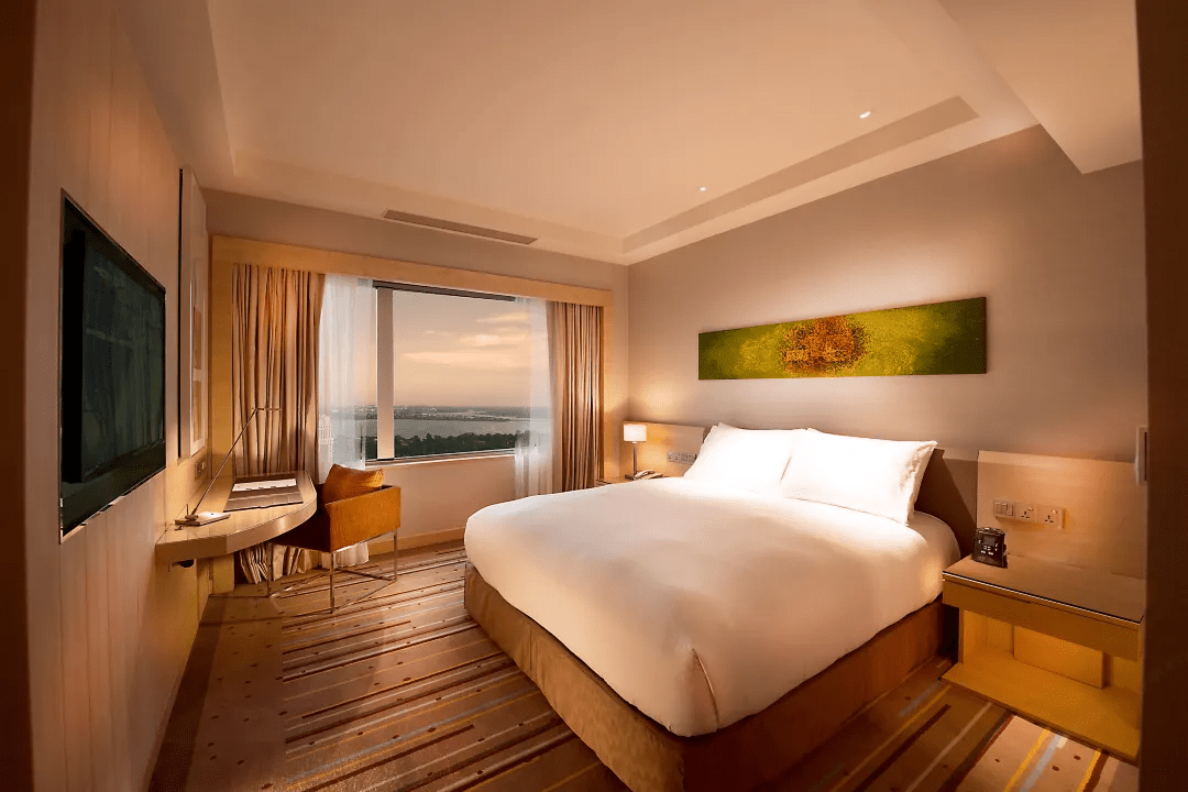 Affordable Luxury Hotels In JB - DoubleTree Hilton Johor Bahru Deluxe King Room