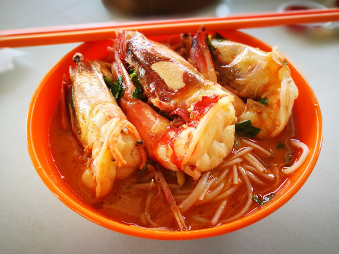 Things to do in Kuching - Bowl of big prawn Sarawak laksa 