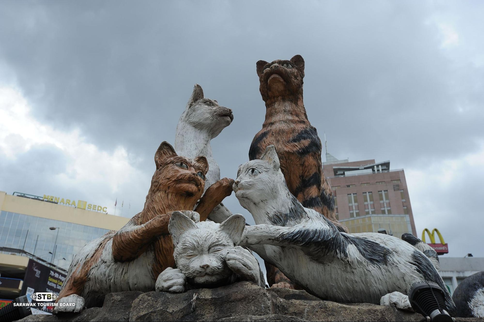 Kuching cat statues