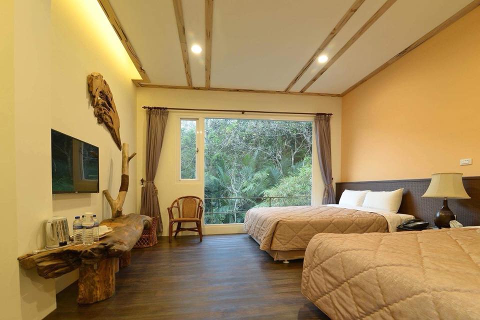 Mountain Homestays in Taiwan - Dakeng Leisure Farm rooms with private balcony