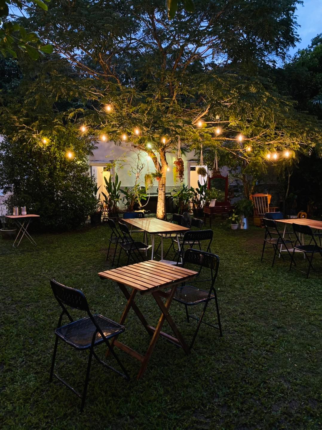 Nature-themed cafes near JB checkpoint - lune24 garden seating