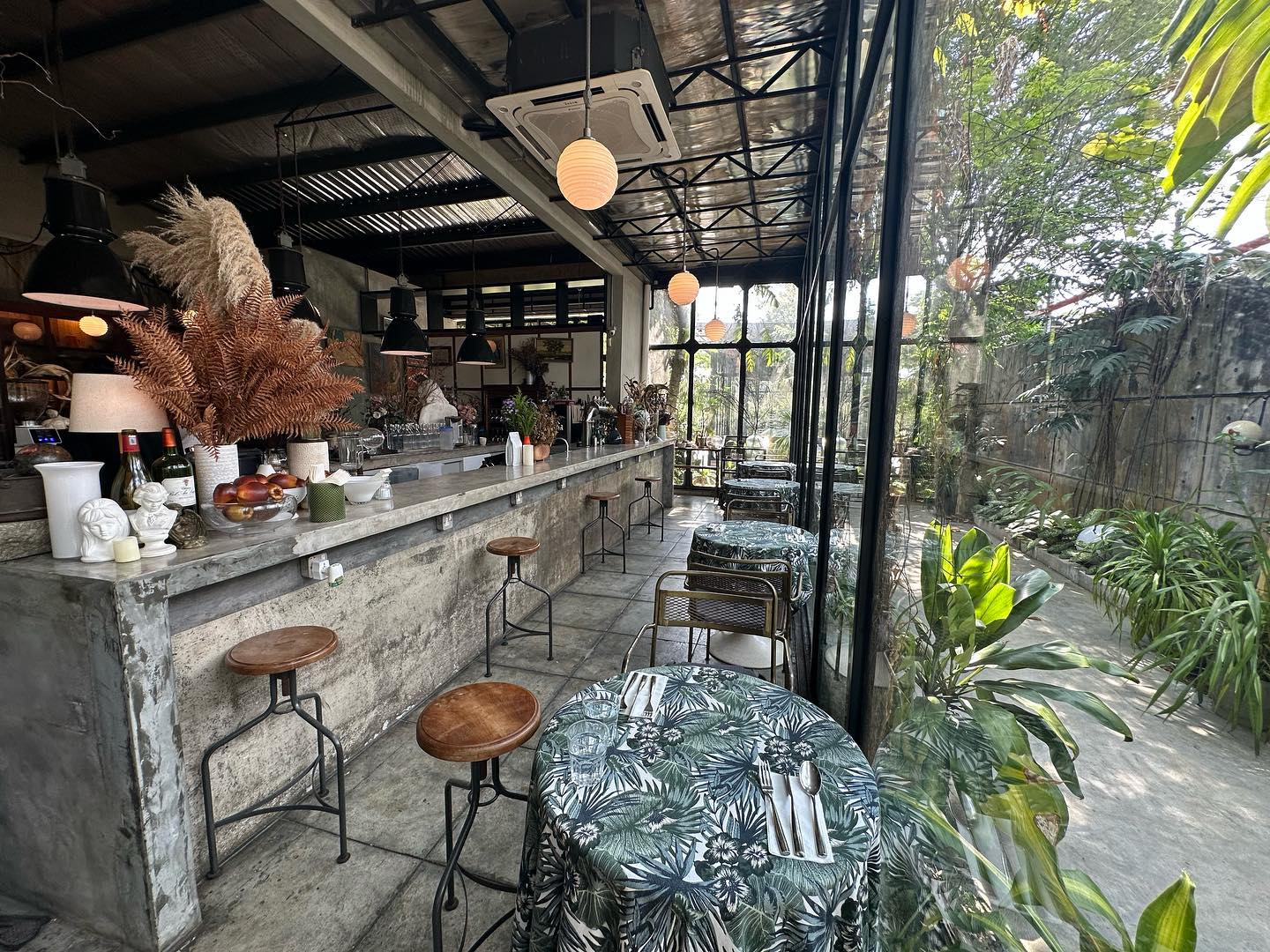 Nature-themed cafes near JB checkpoint - rowan & parsely