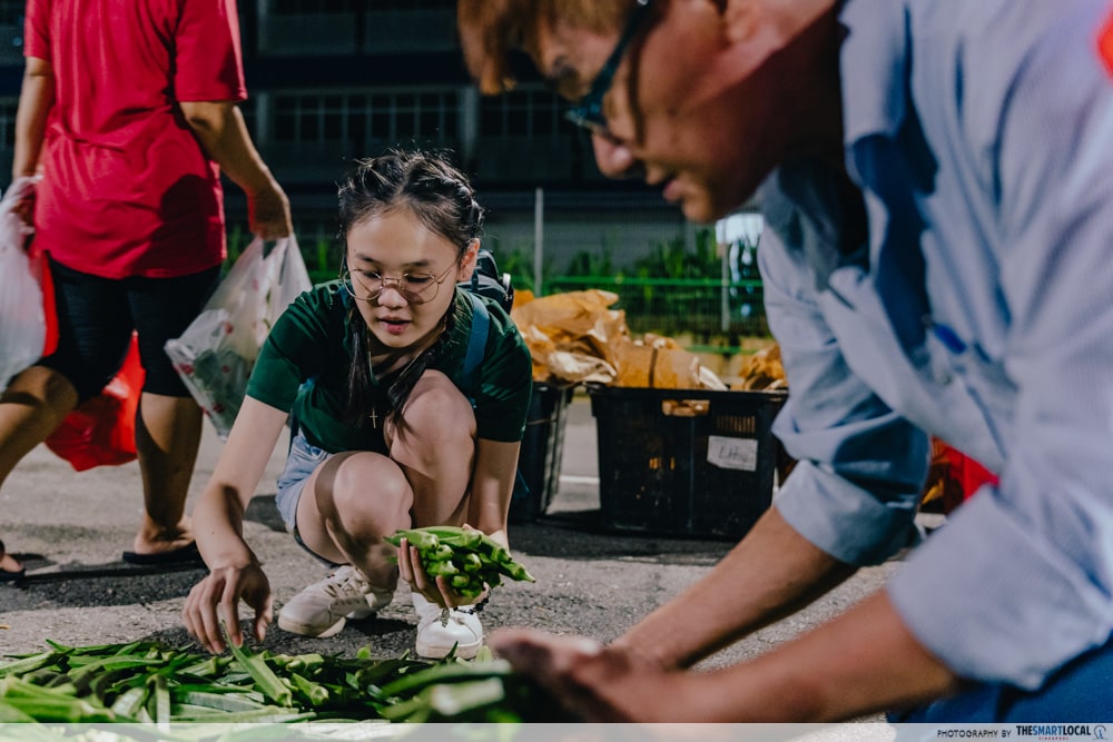 Toa Payoh Vegetable Night Market - Browsing Through Vegetables 3