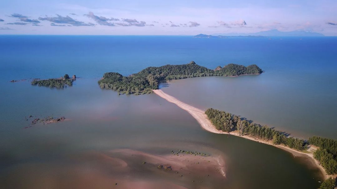 pulau mawar aerial shot