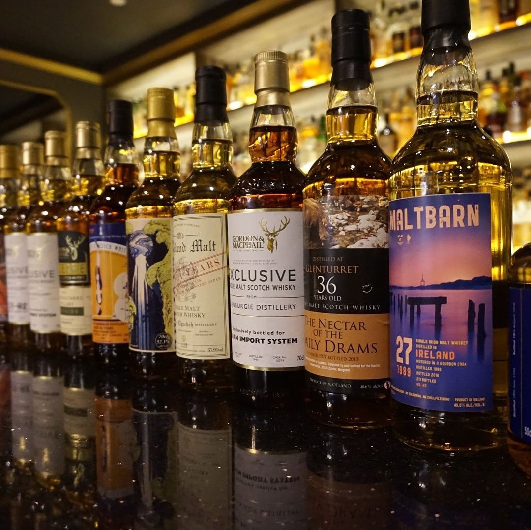Whisky Clubs In Singapore - The Writing Club Whiskys