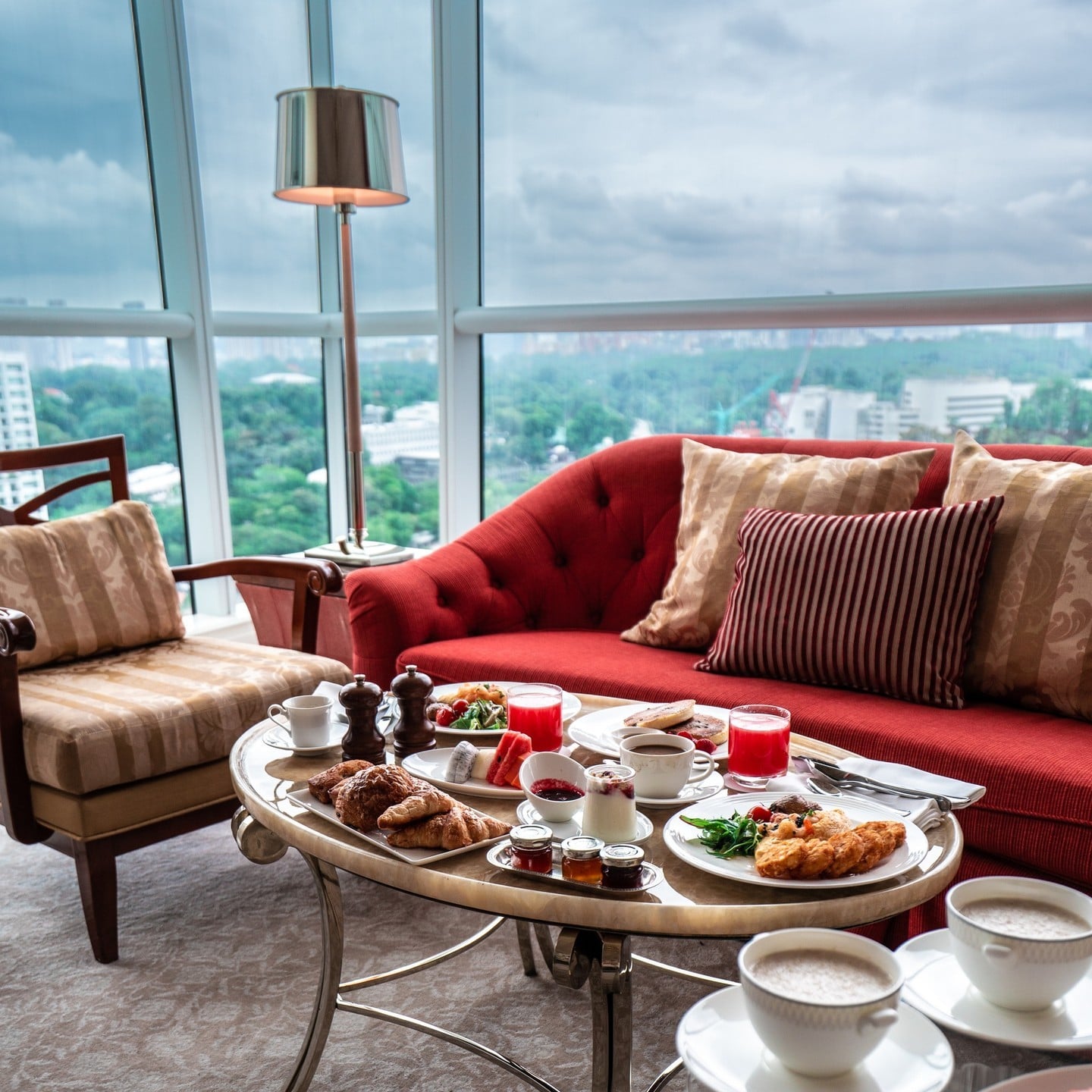 Hotel suites in Singapore - St Regis 24h butler service